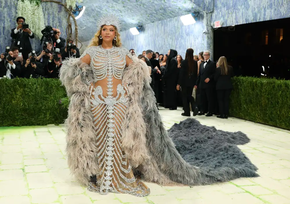 2026 Met Gala Red Carpet Looks: Celebrities Embrace "Fashion Is Art" Theme