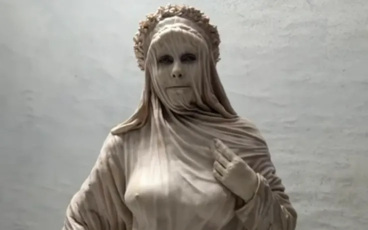 Supermodel Heidi Klum captivates the Met Gala with her 'living statue' ensemble, blending fashion and art. Screenshot from Instagram/Heidi Klum @heidiklum
